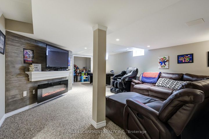 Photo 39 at 20 Derbyshire Street, Ancaster, Hamilton