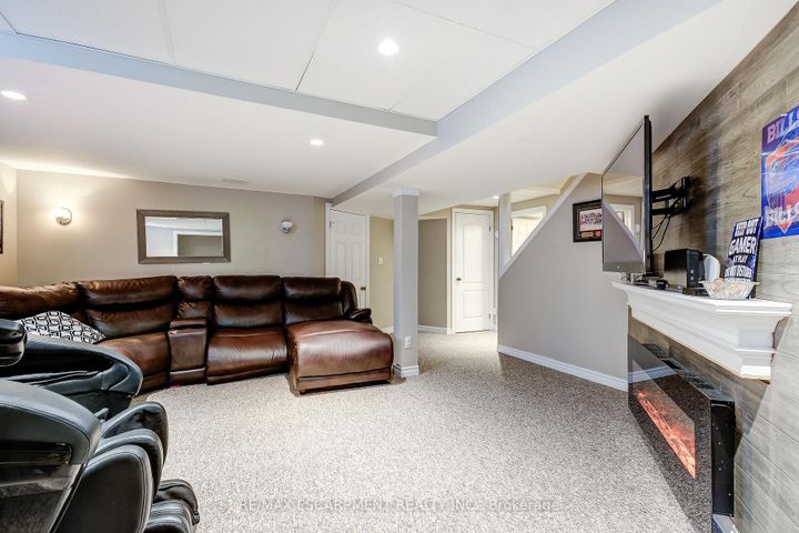 Photo 40 at 20 Derbyshire Street, Ancaster, Hamilton