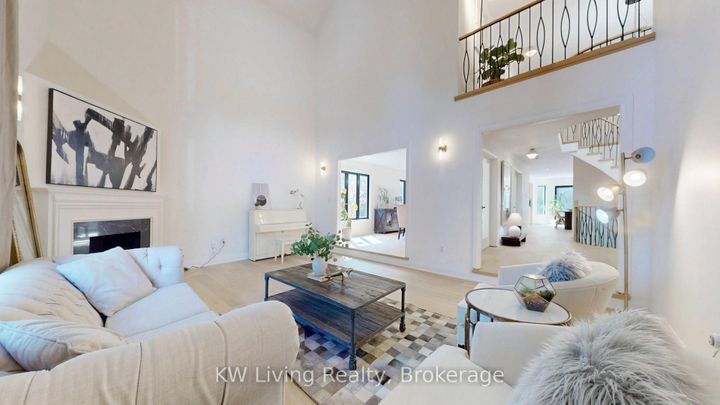 Photo 7 at 7 Wendover Court, Bayview Hill, Richmond Hill