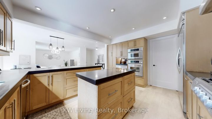 Photo 15 at 7 Wendover Court, Bayview Hill, Richmond Hill