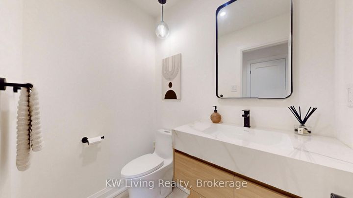 Photo 18 at 7 Wendover Court, Bayview Hill, Richmond Hill