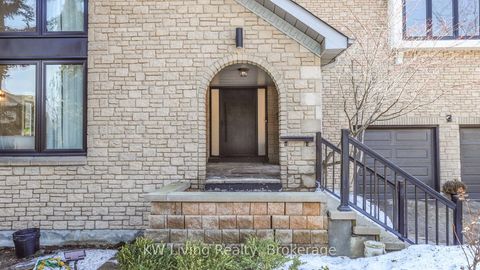 Photo 3 at 7 Wendover Court, Bayview Hill, Richmond Hill