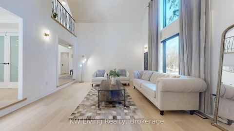 Photo 5 at 7 Wendover Court, Bayview Hill, Richmond Hill