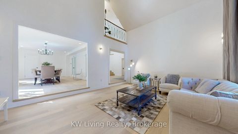 Photo 6 at 7 Wendover Court, Bayview Hill, Richmond Hill