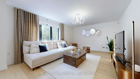 Photo 11 at 7 Wendover Court, Bayview Hill, Richmond Hill