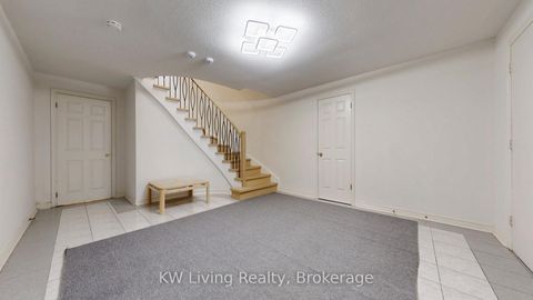 Photo 33 at 7 Wendover Court, Bayview Hill, Richmond Hill