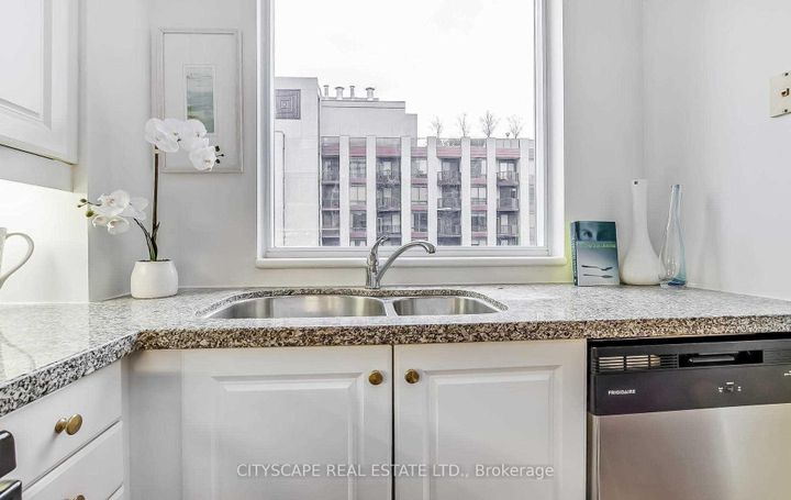 Photo 7 at Lph8 - 55 Bloor Street E, Yonge Corridor, Toronto