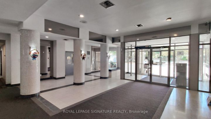 Photo 3 at 307 - 2901 Kipling Avenue, Jamestown, Toronto