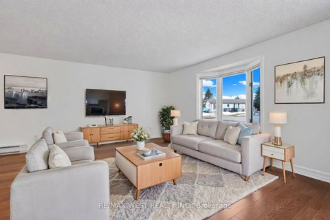 Photo 1 at 18 Maple Leaf Terrace, Cookstown, Innisfil