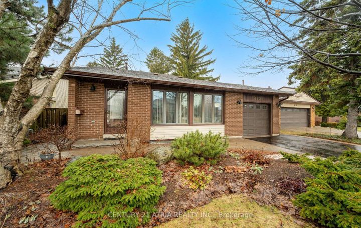 Photo 1 at 6128 Wabukayne Court, Meadowvale, Mississauga