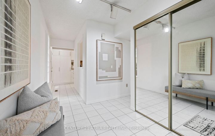 Photo 3 at 6128 Wabukayne Court, Meadowvale, Mississauga