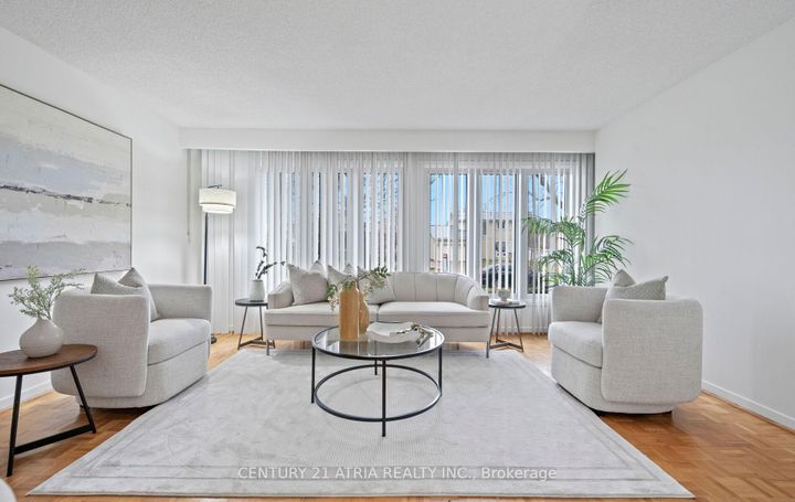 Photo 4 at 6128 Wabukayne Court, Meadowvale, Mississauga