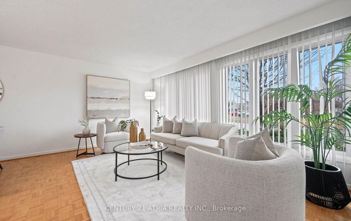 Photo 5 at 6128 Wabukayne Court, Meadowvale, Mississauga