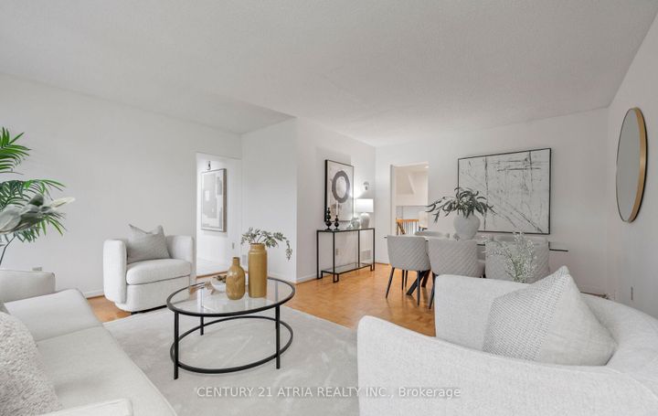 Photo 6 at 6128 Wabukayne Court, Meadowvale, Mississauga