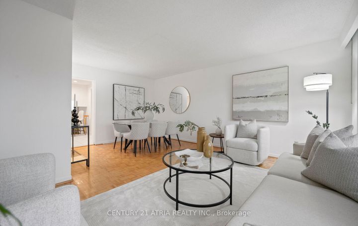 Photo 7 at 6128 Wabukayne Court, Meadowvale, Mississauga