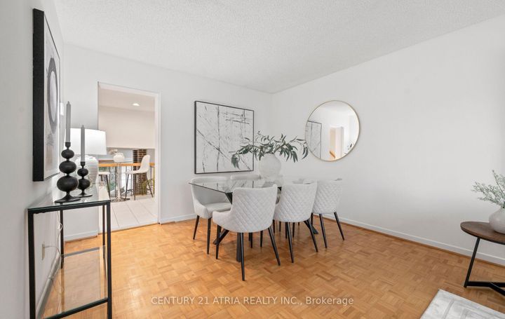 Photo 8 at 6128 Wabukayne Court, Meadowvale, Mississauga