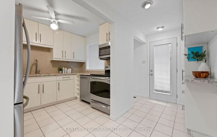 Photo 9 at 6128 Wabukayne Court, Meadowvale, Mississauga