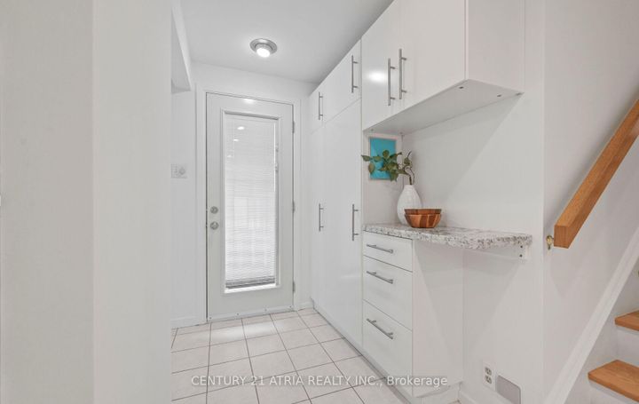 Photo 11 at 6128 Wabukayne Court, Meadowvale, Mississauga