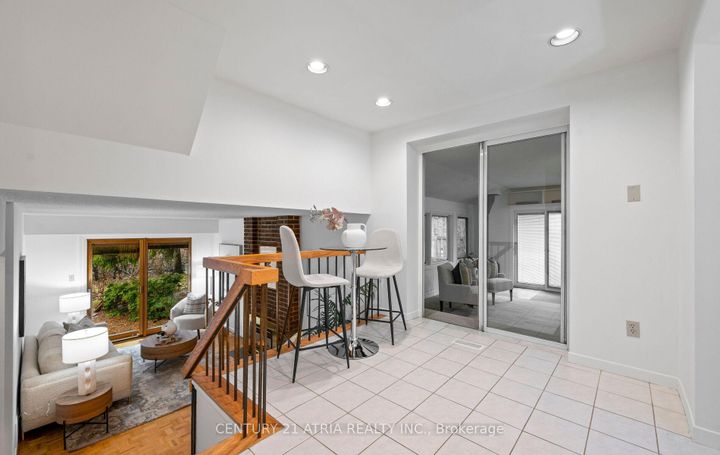 Photo 12 at 6128 Wabukayne Court, Meadowvale, Mississauga