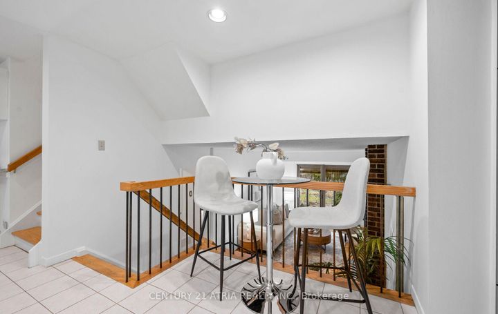 Photo 13 at 6128 Wabukayne Court, Meadowvale, Mississauga