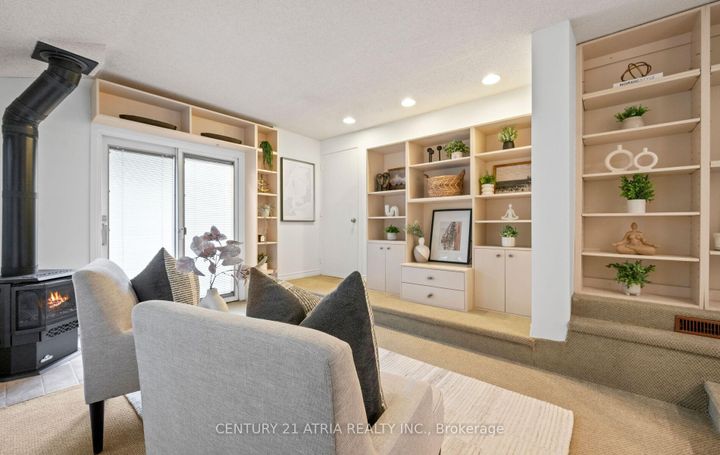 Photo 15 at 6128 Wabukayne Court, Meadowvale, Mississauga