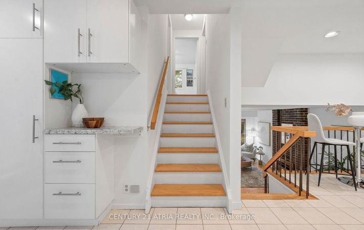 Photo 17 at 6128 Wabukayne Court, Meadowvale, Mississauga