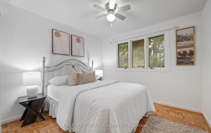 Photo 18 at 6128 Wabukayne Court, Meadowvale, Mississauga