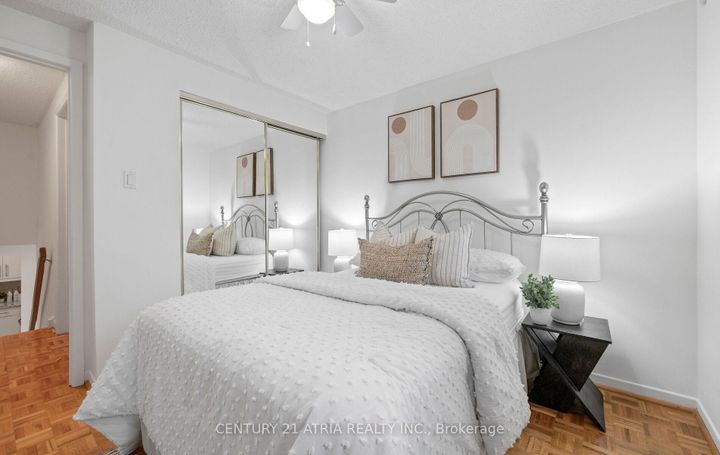 Photo 19 at 6128 Wabukayne Court, Meadowvale, Mississauga