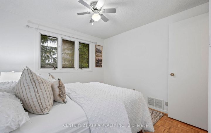 Photo 20 at 6128 Wabukayne Court, Meadowvale, Mississauga