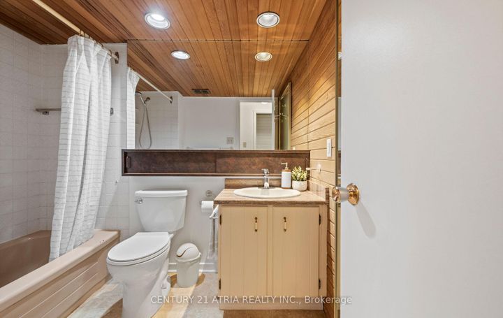 Photo 21 at 6128 Wabukayne Court, Meadowvale, Mississauga