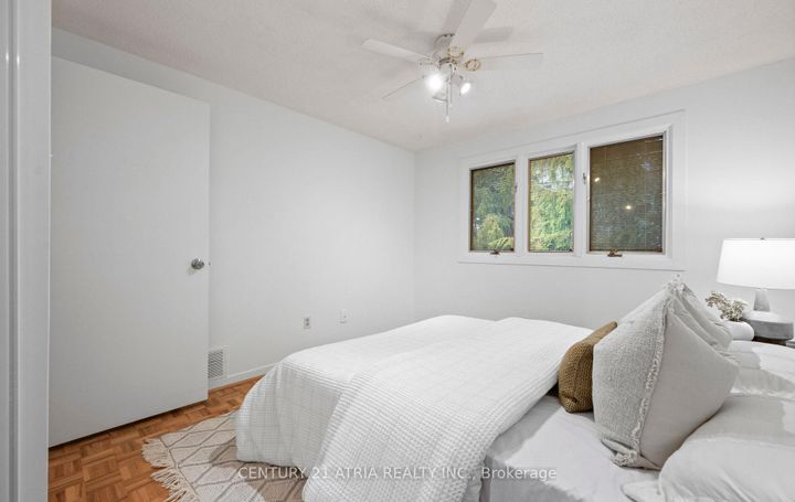 Photo 24 at 6128 Wabukayne Court, Meadowvale, Mississauga