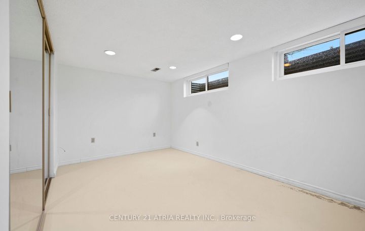 Photo 37 at 6128 Wabukayne Court, Meadowvale, Mississauga