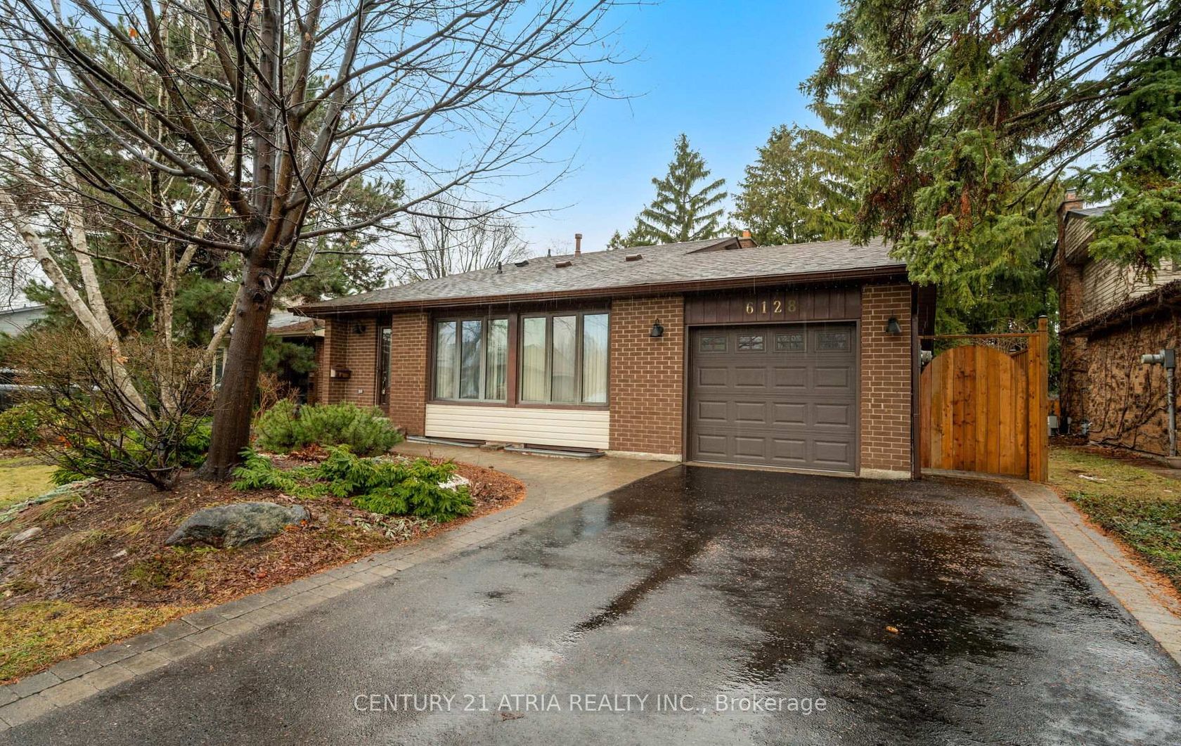 6128 Wabukayne Court, Meadowvale, Mississauga by Loree Meneguzzi Real Estate 6128 Wabukayne Court, Meadowvale, Mississauga