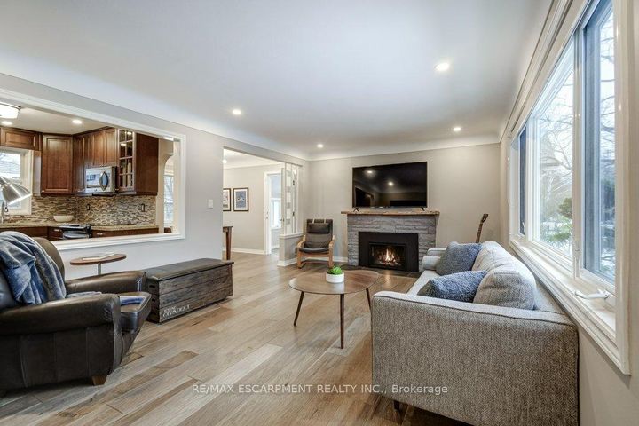 Photo 5 at 34 Oakley Court, Ancaster, Hamilton