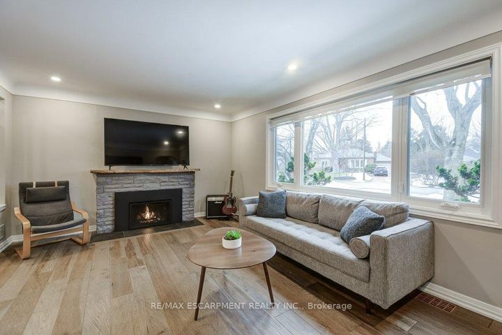 Photo 6 at 34 Oakley Court, Ancaster, Hamilton