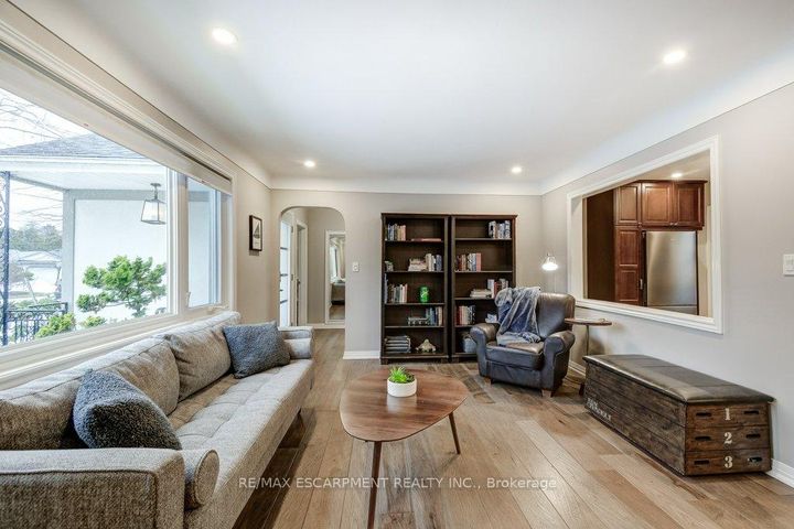 Photo 7 at 34 Oakley Court, Ancaster, Hamilton