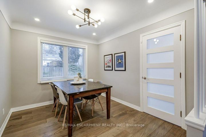 Photo 10 at 34 Oakley Court, Ancaster, Hamilton