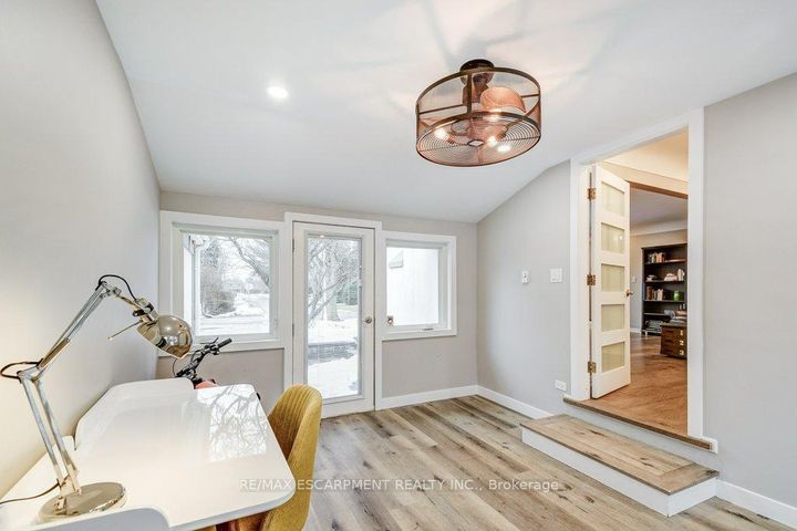 Photo 12 at 34 Oakley Court, Ancaster, Hamilton