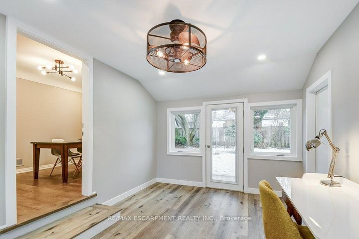 Photo 13 at 34 Oakley Court, Ancaster, Hamilton