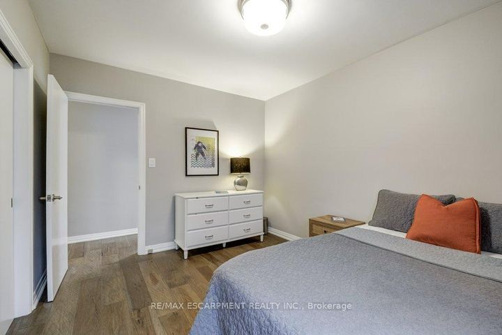 Photo 17 at 34 Oakley Court, Ancaster, Hamilton