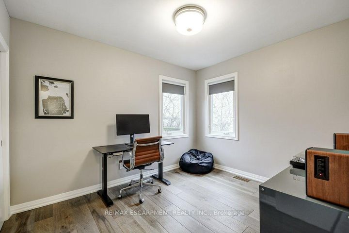 Photo 18 at 34 Oakley Court, Ancaster, Hamilton