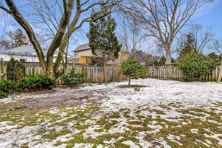 Photo 23 at 34 Oakley Court, Ancaster, Hamilton