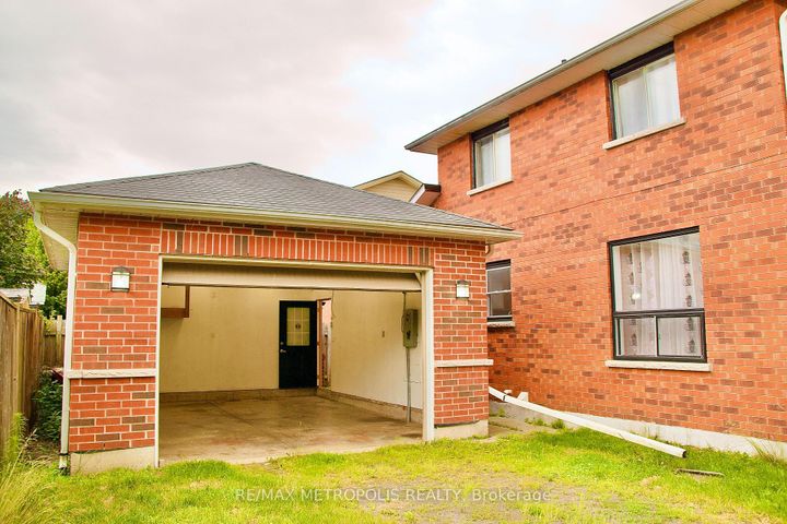 Photo 4 at 1405 Manitou Drive, Samac, Oshawa