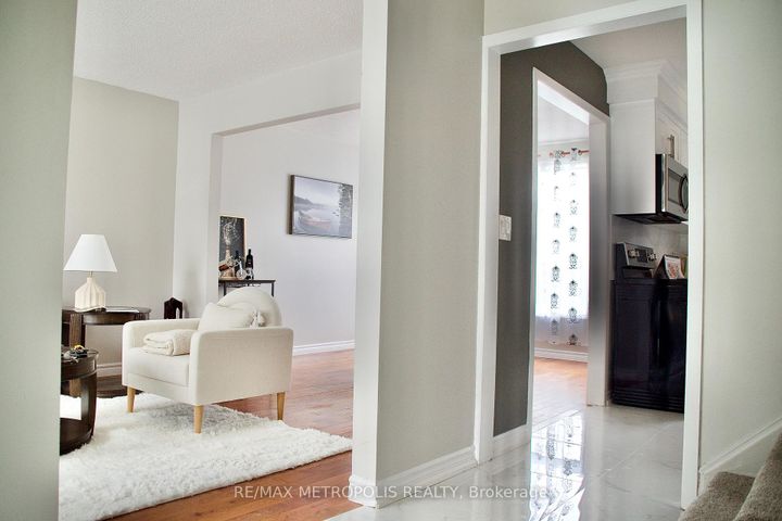 Photo 8 at 1405 Manitou Drive, Samac, Oshawa