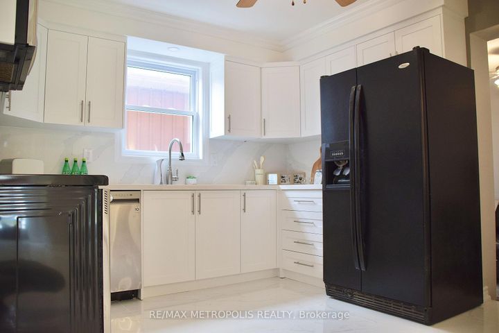 Photo 18 at 1405 Manitou Drive, Samac, Oshawa