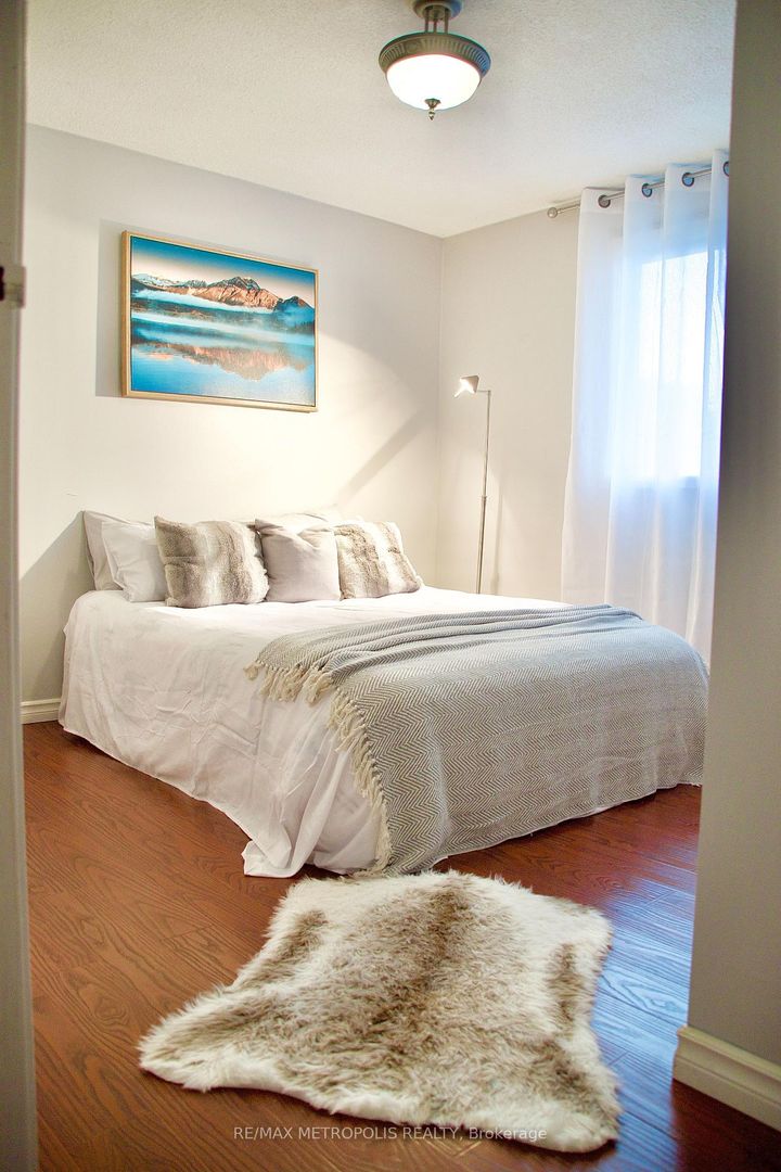 Photo 25 at 1405 Manitou Drive, Samac, Oshawa