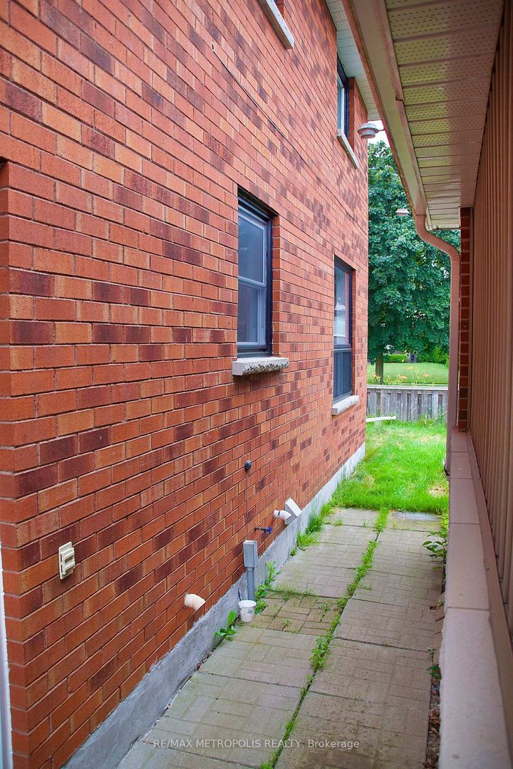 Photo 37 at 1405 Manitou Drive, Samac, Oshawa