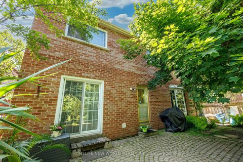 Photo 4 at 158 Murray Drive, Aurora Highlands, Aurora