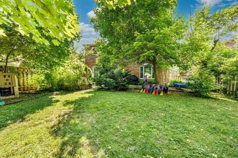 Photo 6 at 158 Murray Drive, Aurora Highlands, Aurora