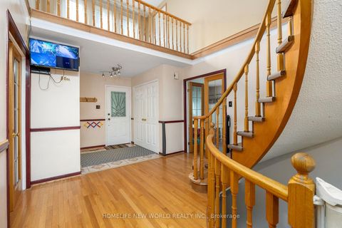 Photo 12 at 158 Murray Drive, Aurora Highlands, Aurora